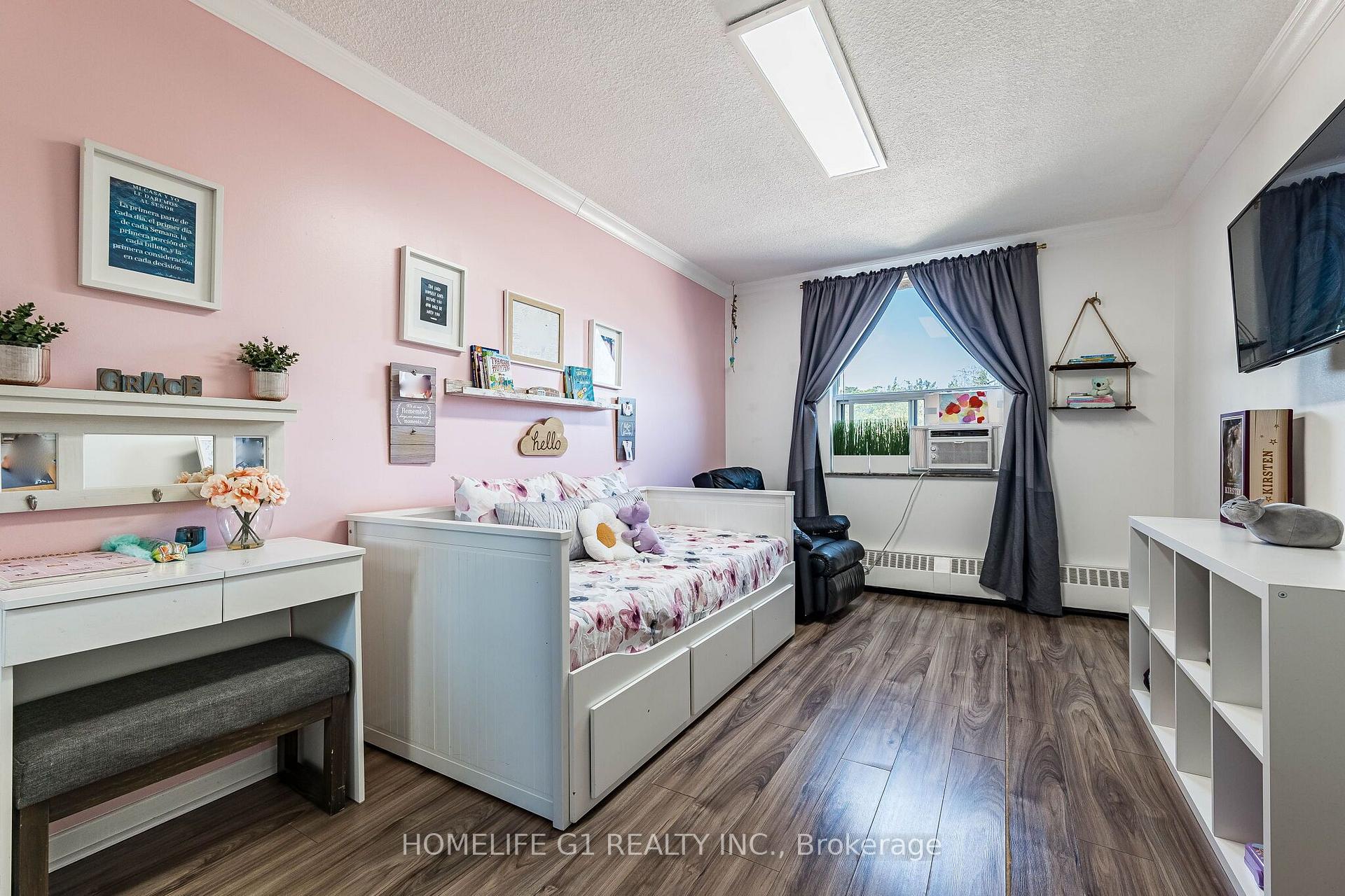 Photo 35 of 49 Queen Street, Mississauga, Port Credit — HOMEH