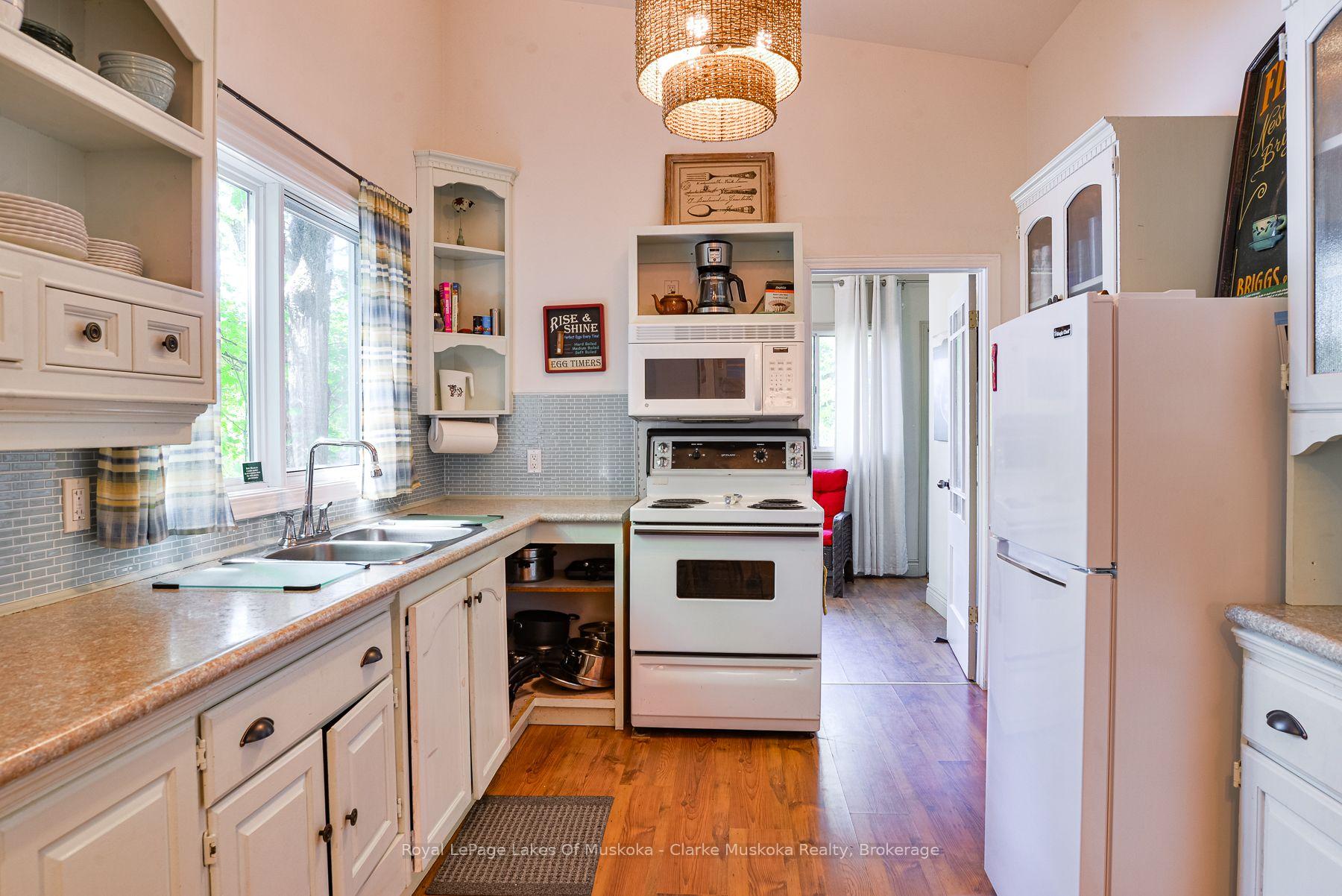 Photo 6 of Unit 8, 7 Silver Point Road, Seguin — HOMEH
