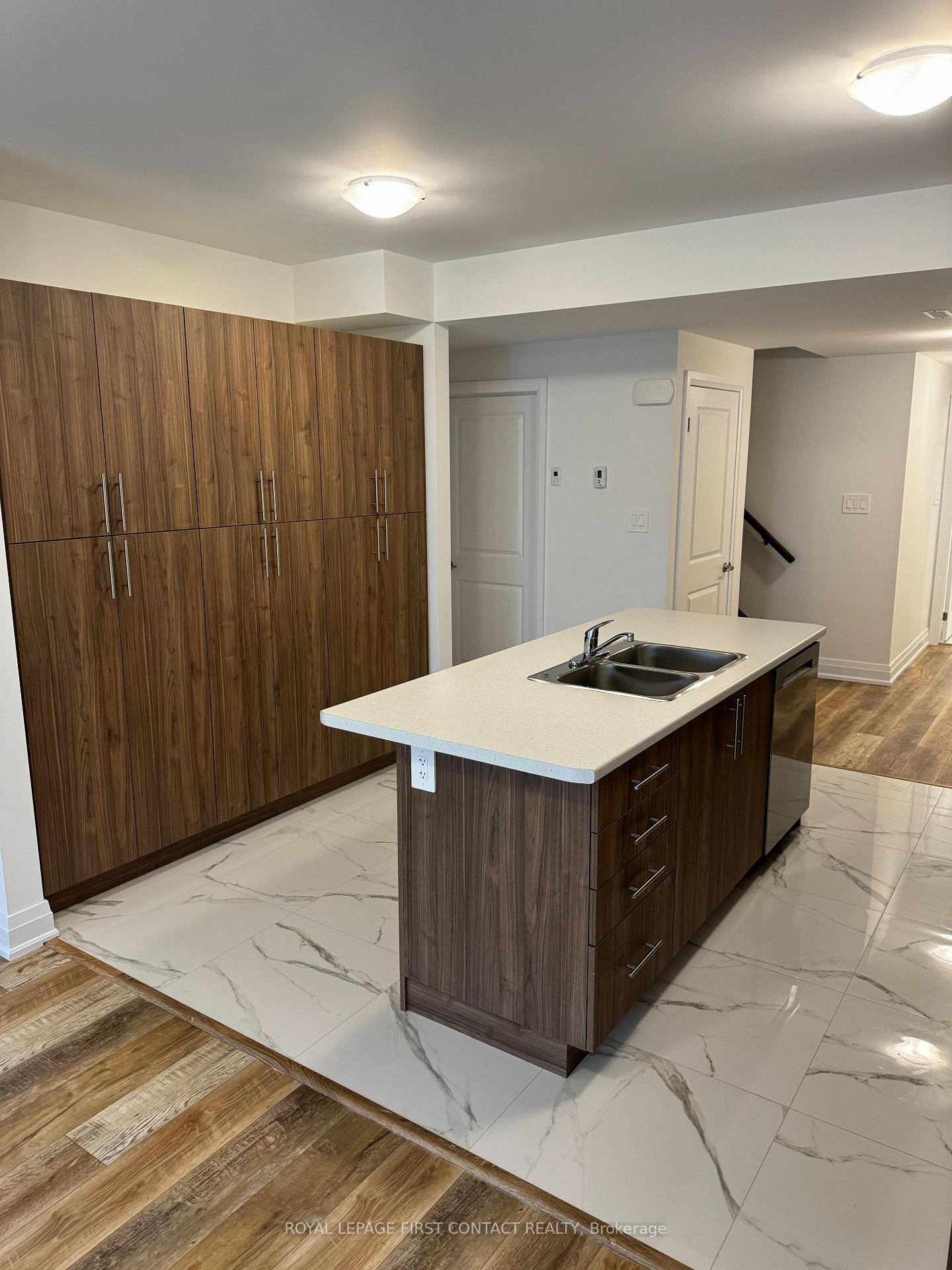 Photo 4 of Unit LOWER, 184 Franklin Trail, Barrie, Rural Barrie Southwest — HOMEH