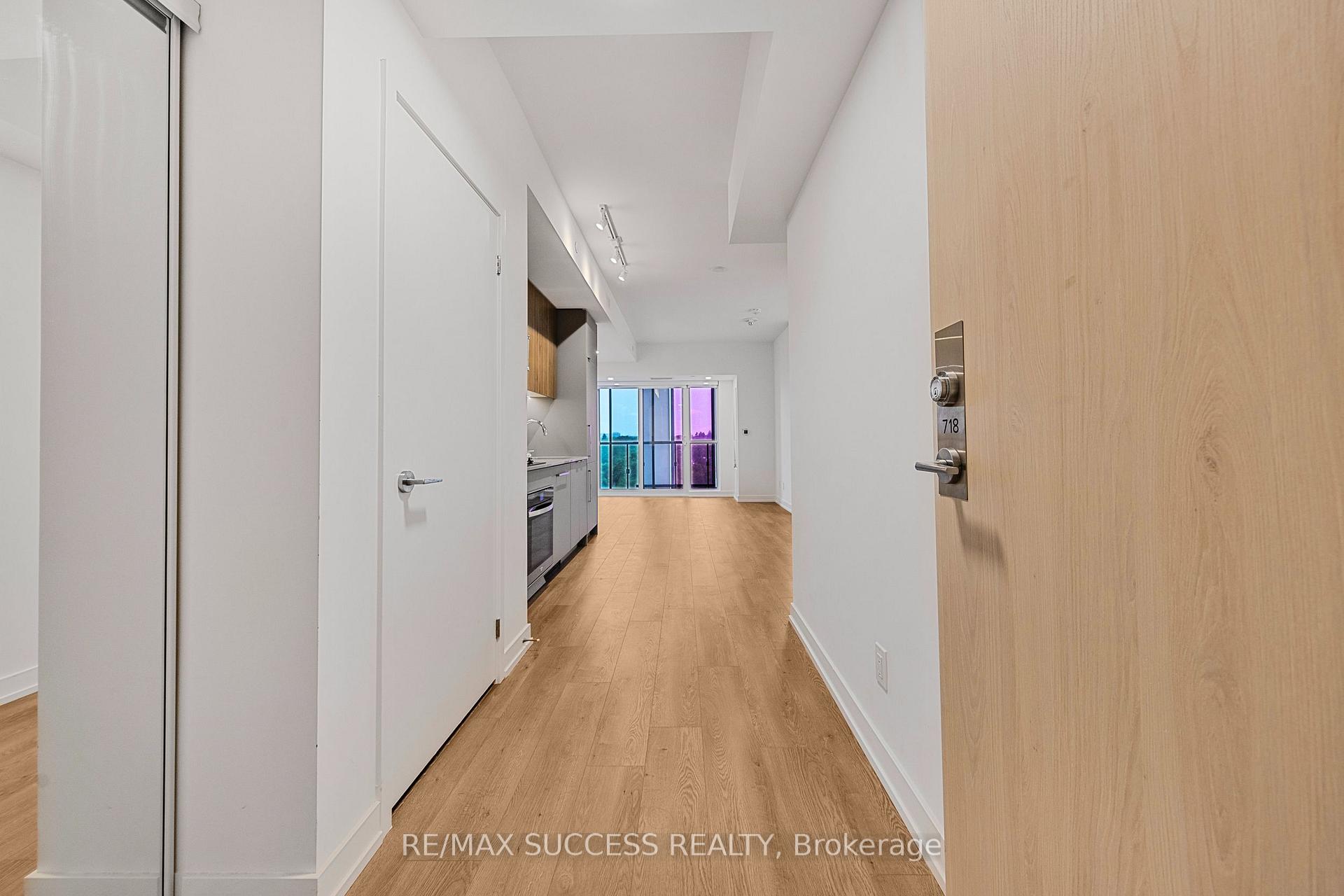 Photo 4 of Unit 718, 181 Sheppard Avenue E, North York, Willowdale East — HOMEH