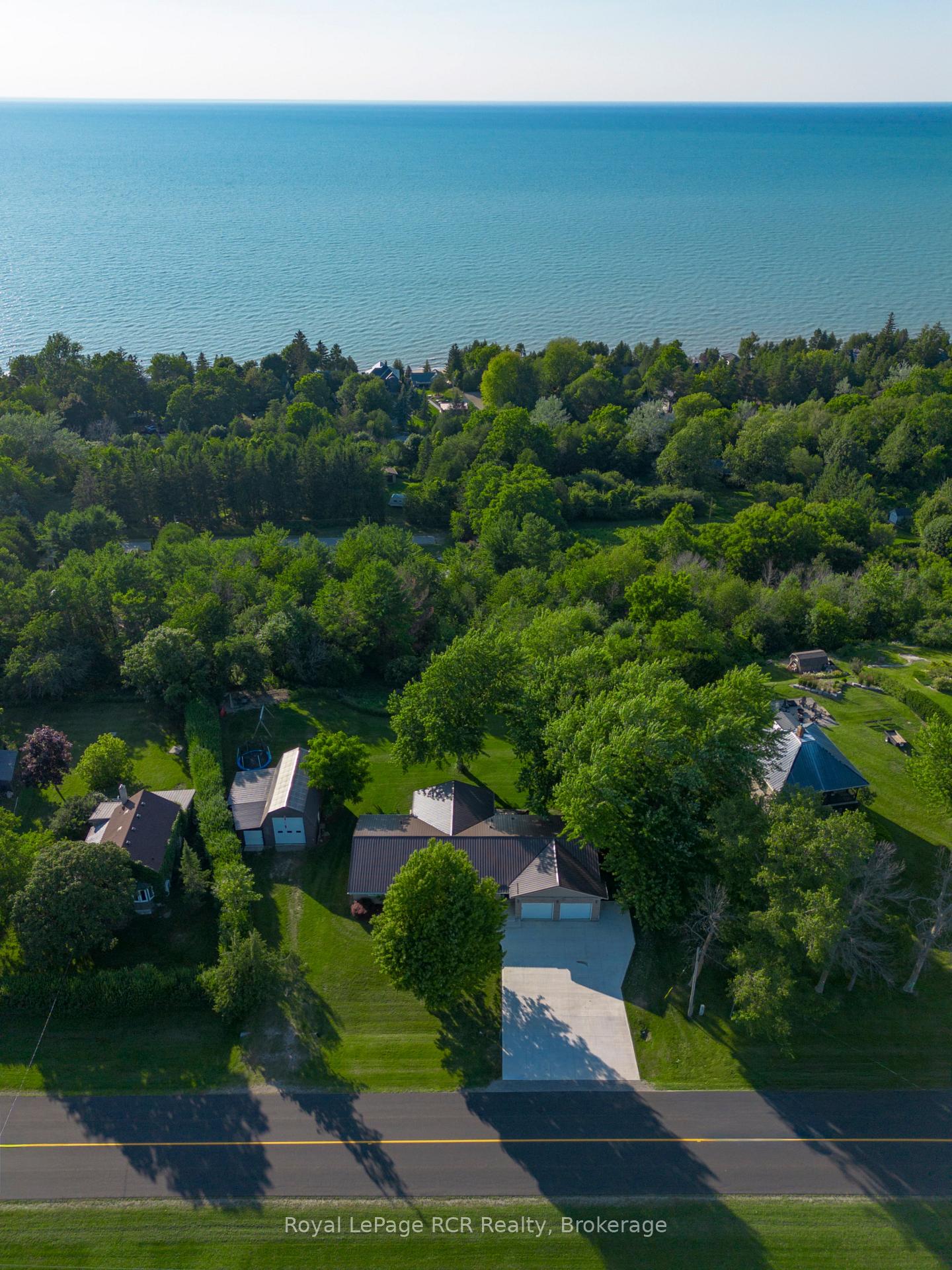 Photo 2 of 796 Lake Range Drive, Huron-Kinloss — HOMEH