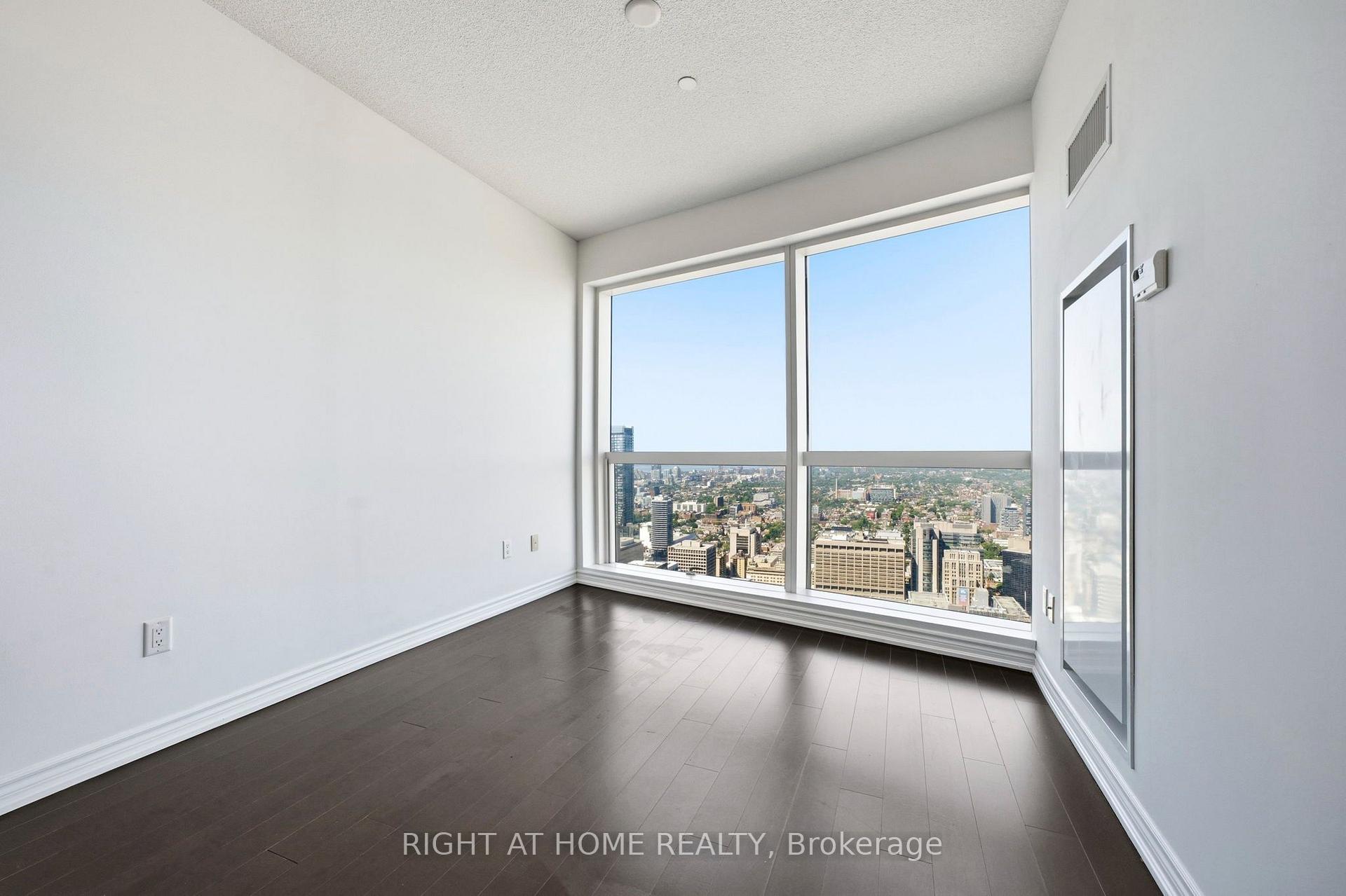 Photo 3 of Unit 5614, 386 Yonge Street, Toronto, Bay Street Corridor — HOMEH