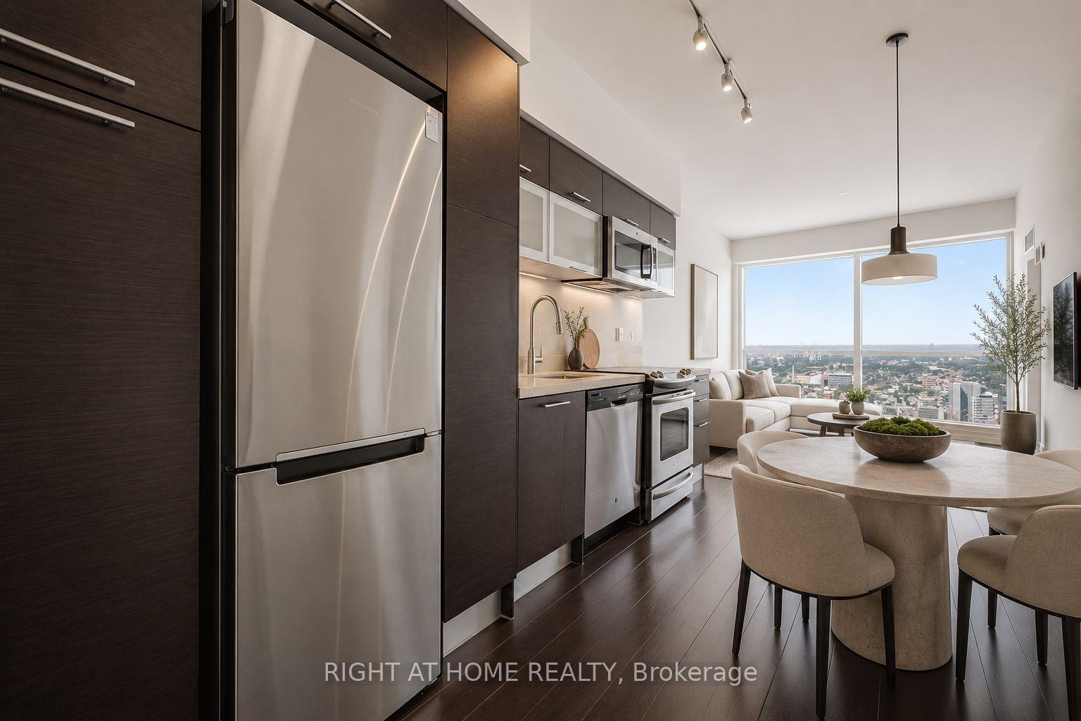 Photo 6 of Unit 5614, 386 Yonge Street, Toronto, Bay Street Corridor — HOMEH