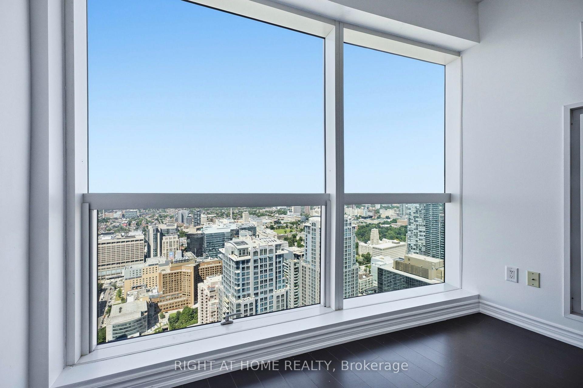 Photo 10 of Unit 5614, 386 Yonge Street, Toronto, Bay Street Corridor — HOMEH