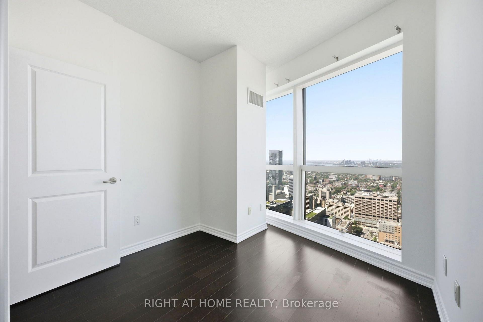 Photo 13 of Unit 5614, 386 Yonge Street, Toronto, Bay Street Corridor — HOMEH