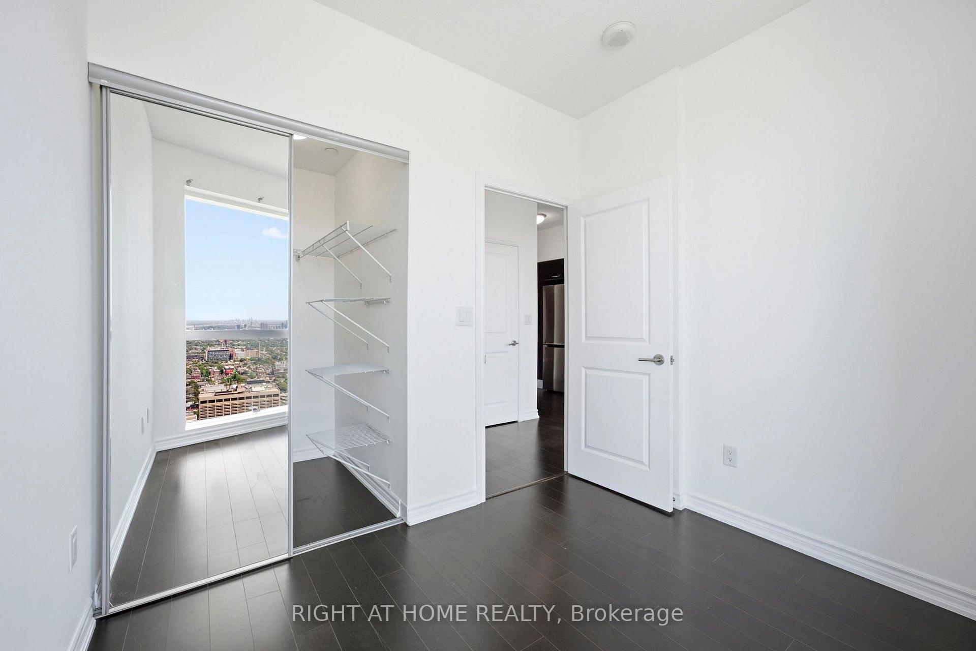 Photo 15 of Unit 5614, 386 Yonge Street, Toronto, Bay Street Corridor — HOMEH