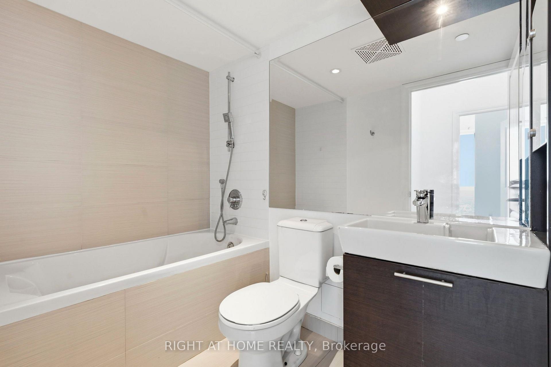 Photo 18 of Unit 5614, 386 Yonge Street, Toronto, Bay Street Corridor — HOMEH