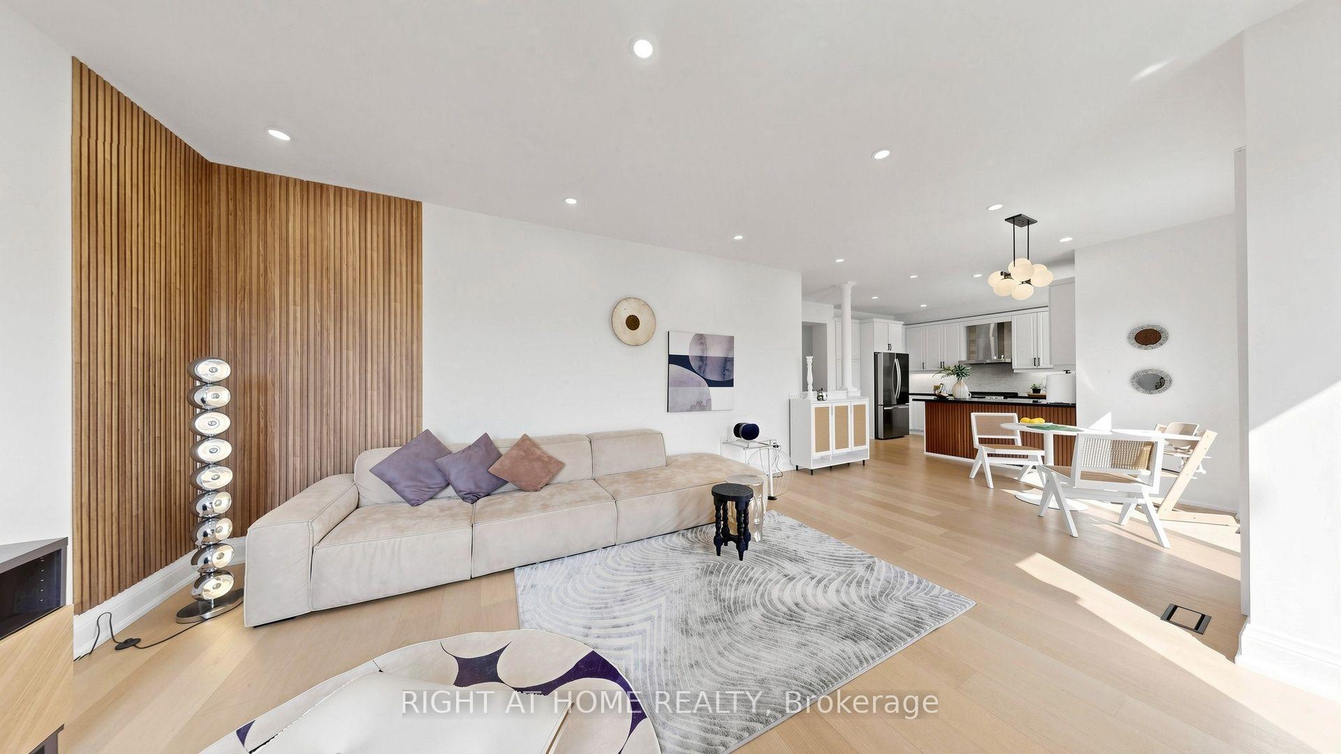 Photo 12 of 19 Heaney Court, Aurora, Bayview Northeast — HOMEH
