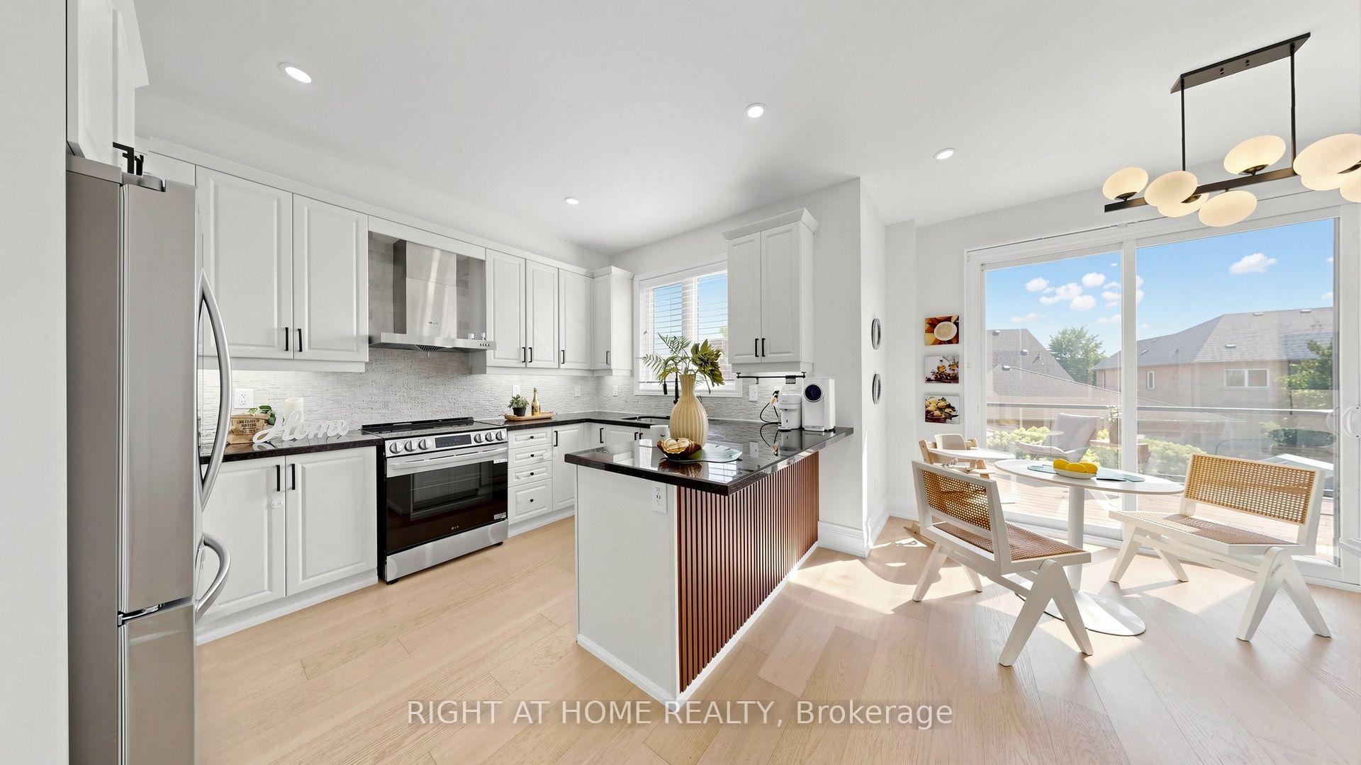 Photo 14 of 19 Heaney Court, Aurora, Bayview Northeast — HOMEH