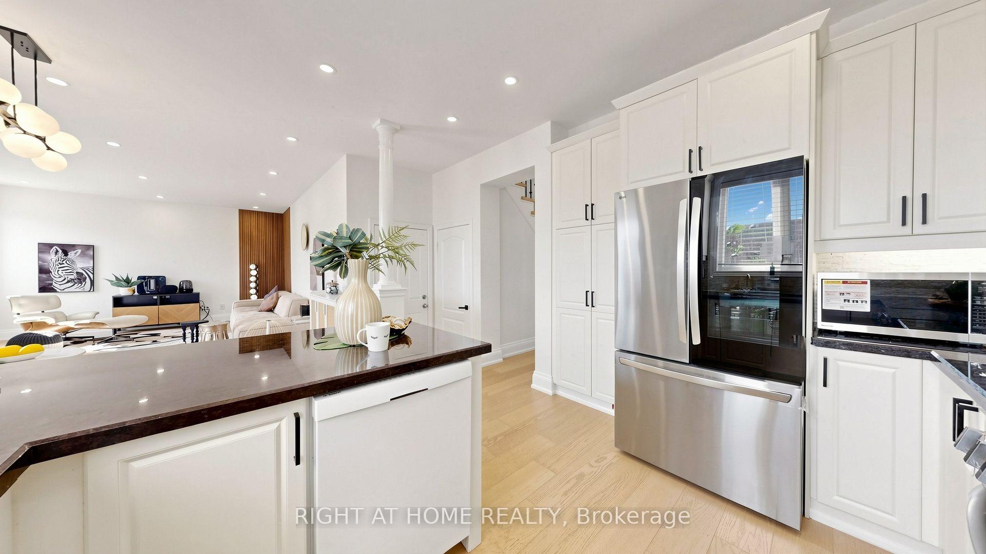 Photo 17 of 19 Heaney Court, Aurora, Bayview Northeast — HOMEH