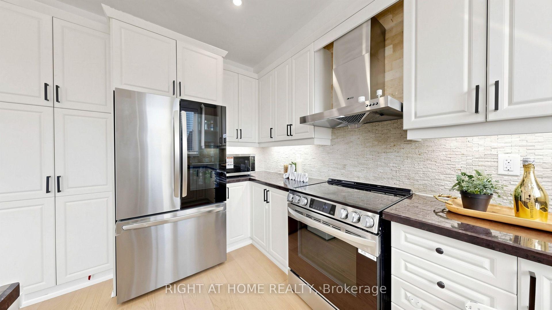 Photo 18 of 19 Heaney Court, Aurora, Bayview Northeast — HOMEH
