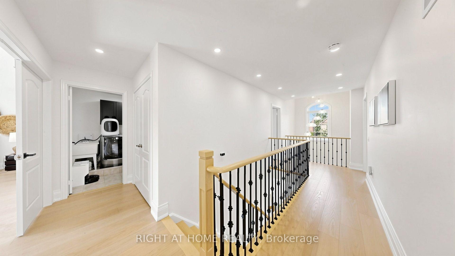 Photo 23 of 19 Heaney Court, Aurora, Bayview Northeast — HOMEH
