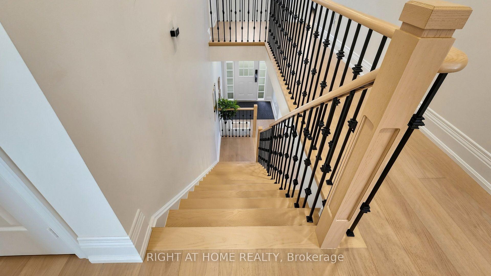 Photo 24 of 19 Heaney Court, Aurora, Bayview Northeast — HOMEH
