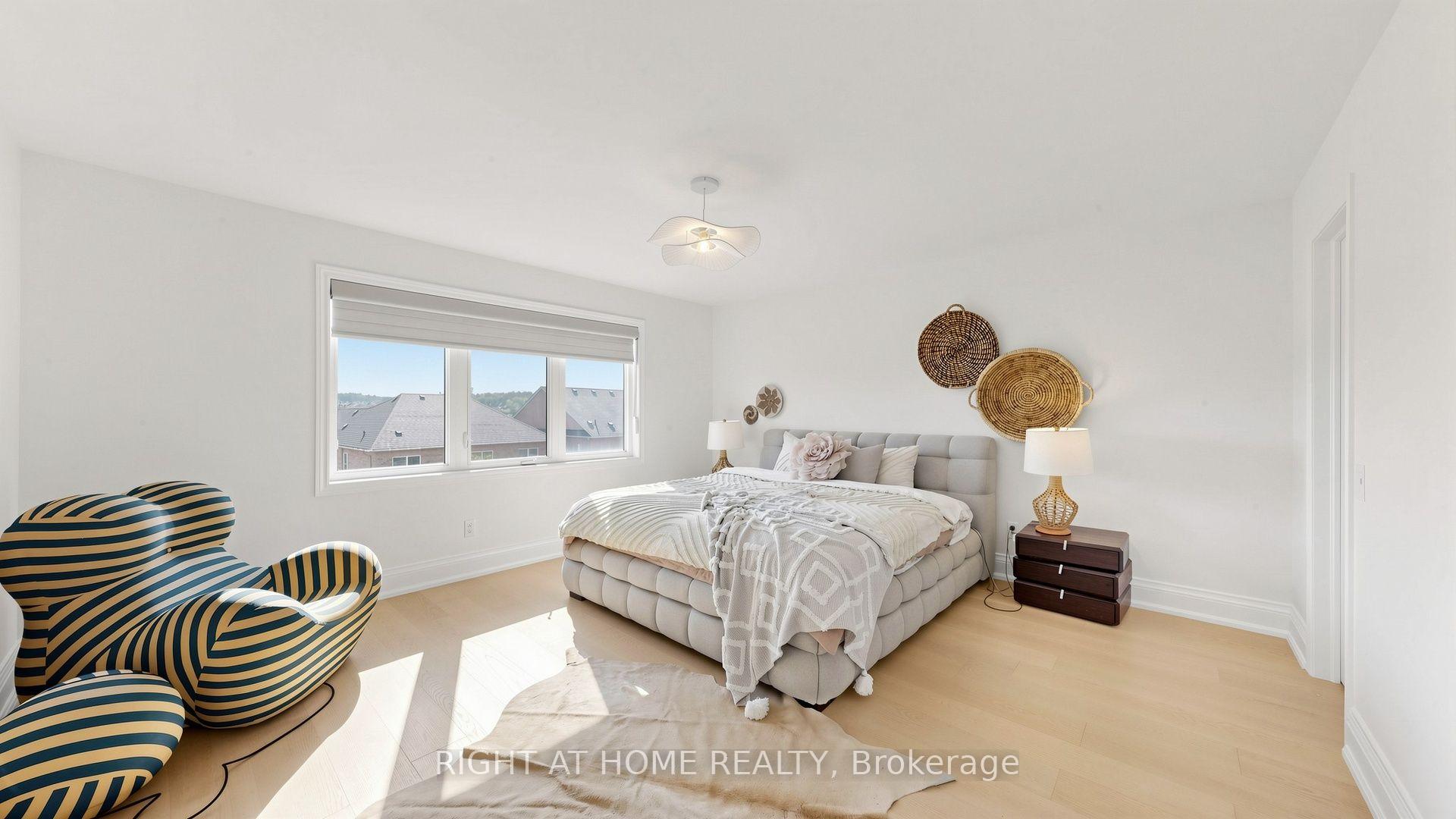 Photo 25 of 19 Heaney Court, Aurora, Bayview Northeast — HOMEH