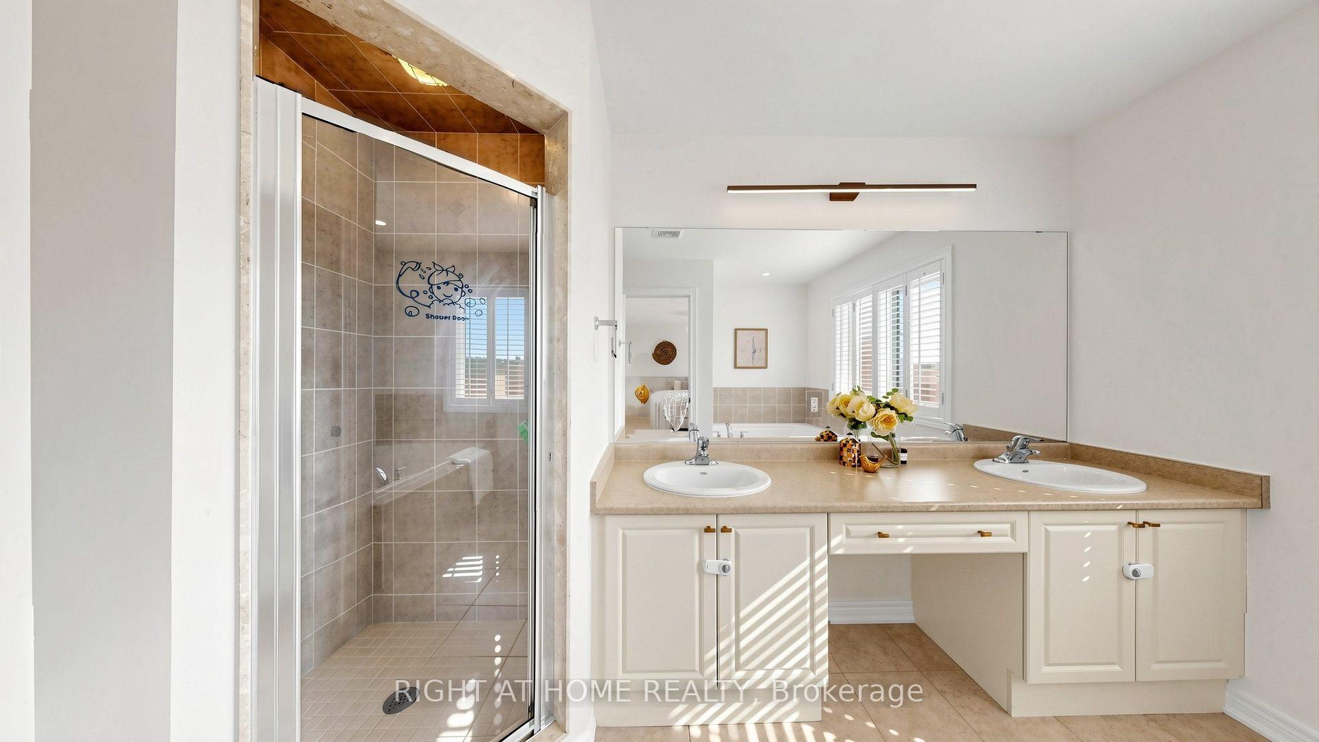 Photo 29 of 19 Heaney Court, Aurora, Bayview Northeast — HOMEH