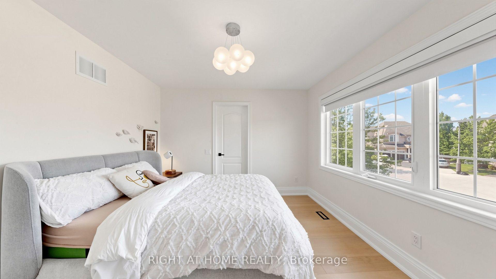 Photo 31 of 19 Heaney Court, Aurora, Bayview Northeast — HOMEH