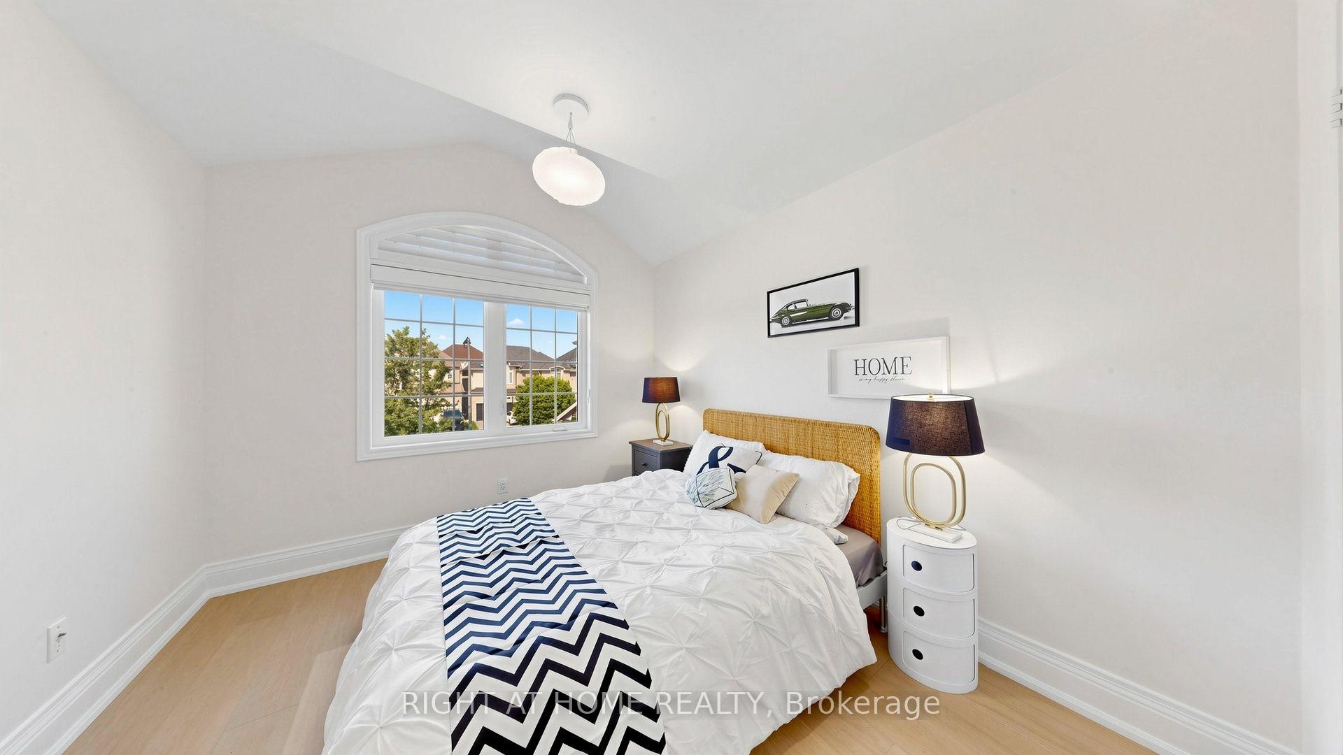 Photo 33 of 19 Heaney Court, Aurora, Bayview Northeast — HOMEH