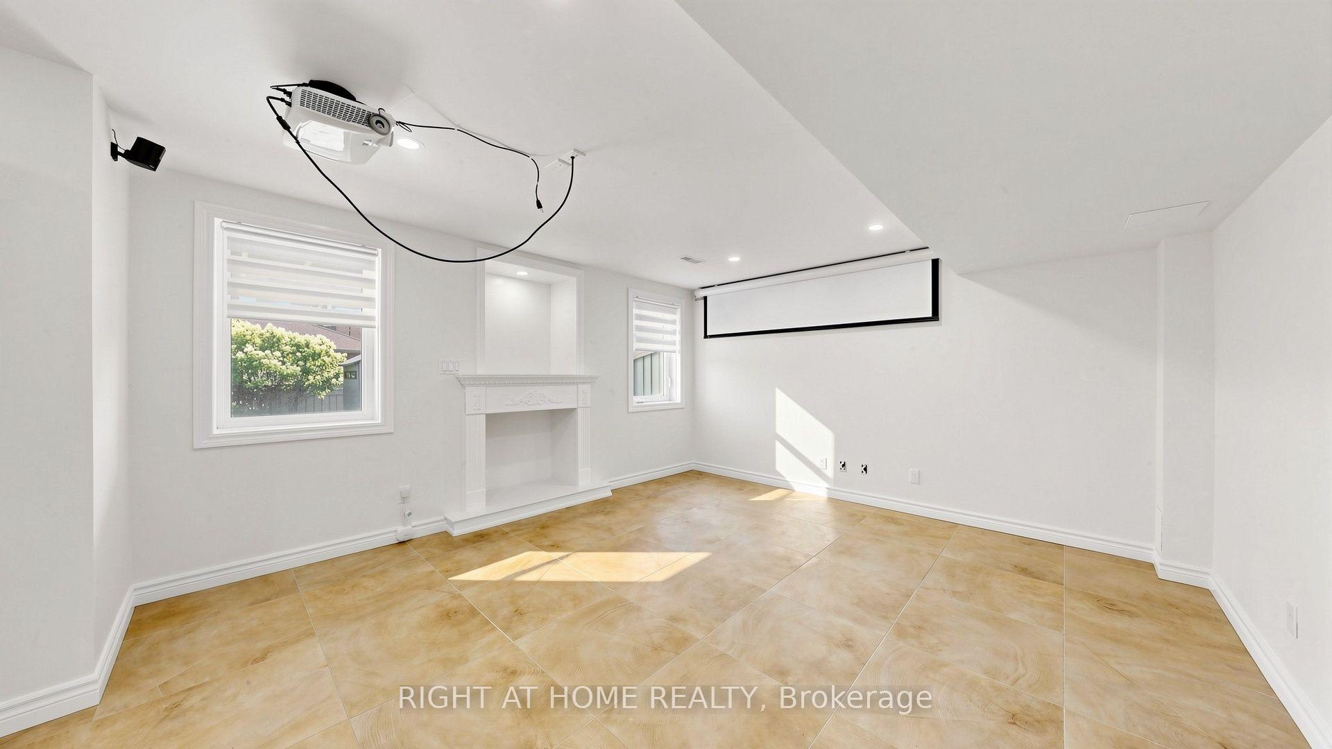 Photo 38 of 19 Heaney Court, Aurora, Bayview Northeast — HOMEH