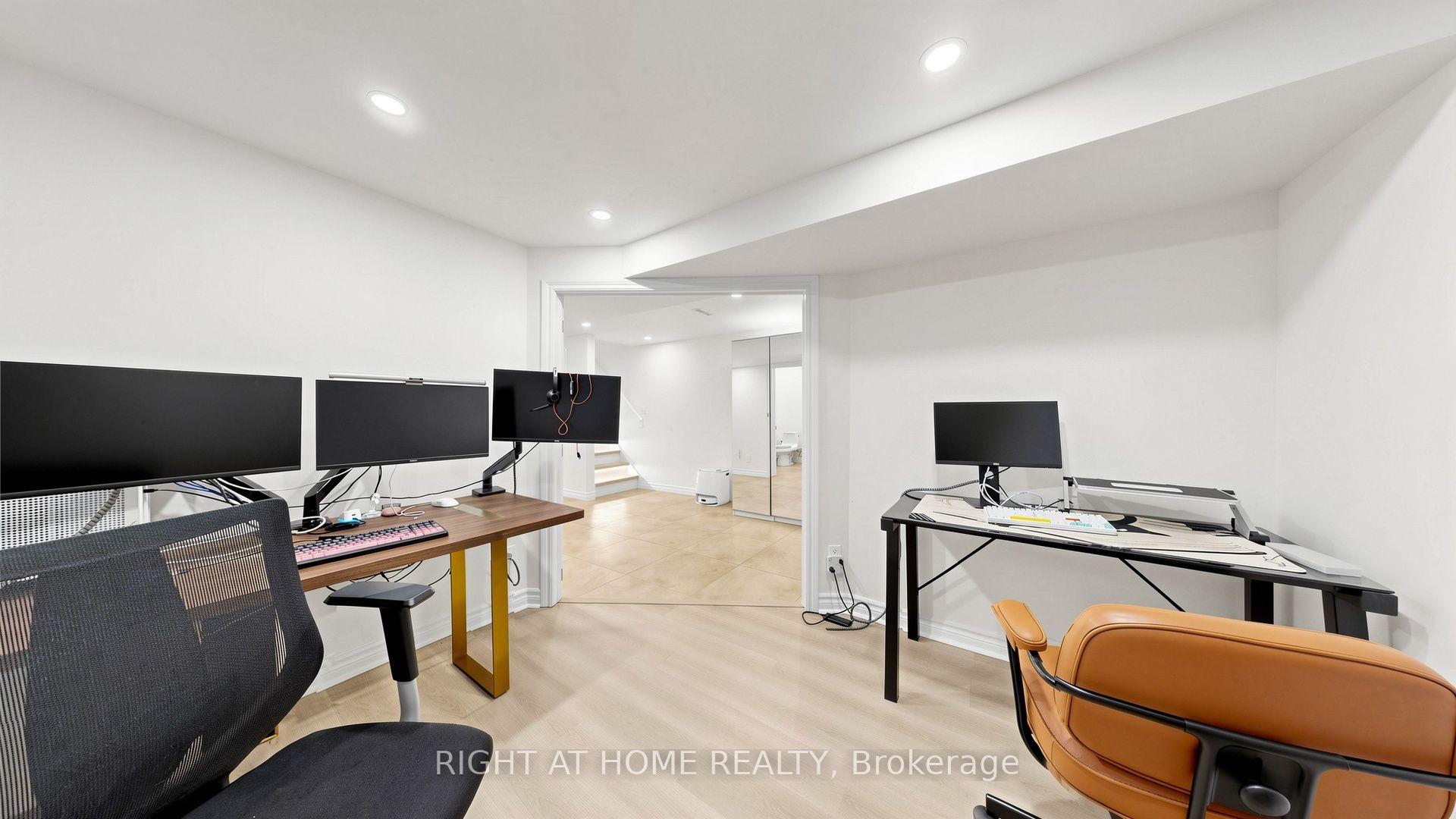 Photo 41 of 19 Heaney Court, Aurora, Bayview Northeast — HOMEH