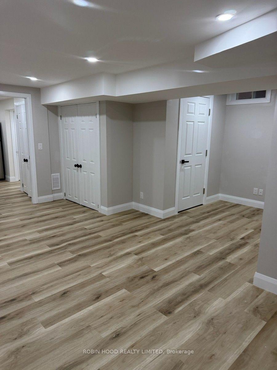 Photo 2 of Unit 495, 495 Taylor Crescent, Burlington, Shoreacres — HOMEH