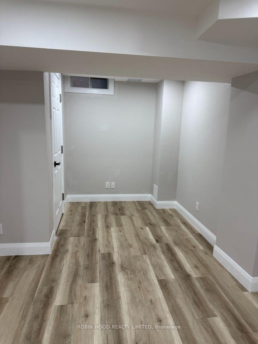 Photo 3 of Unit 495, 495 Taylor Crescent, Burlington, Shoreacres — HOMEH