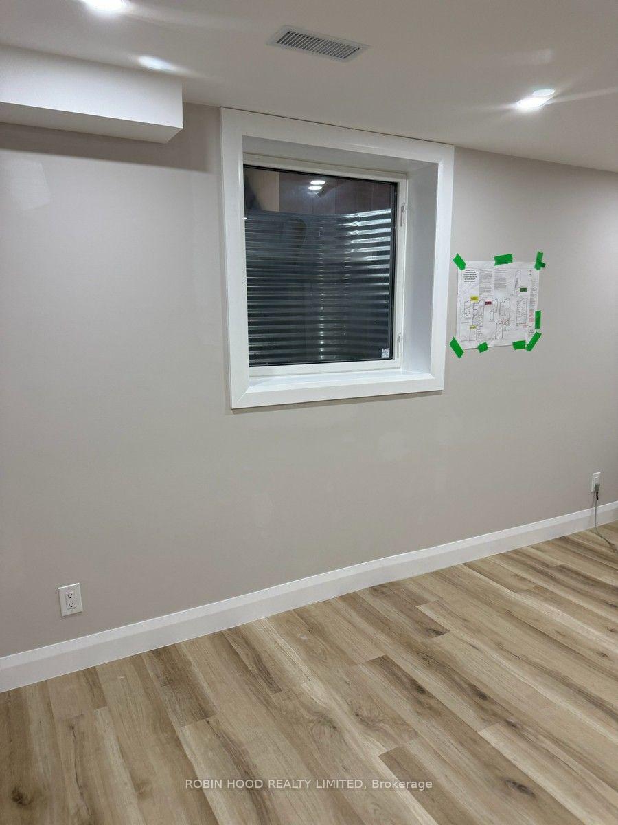 Photo 4 of Unit 495, 495 Taylor Crescent, Burlington, Shoreacres — HOMEH