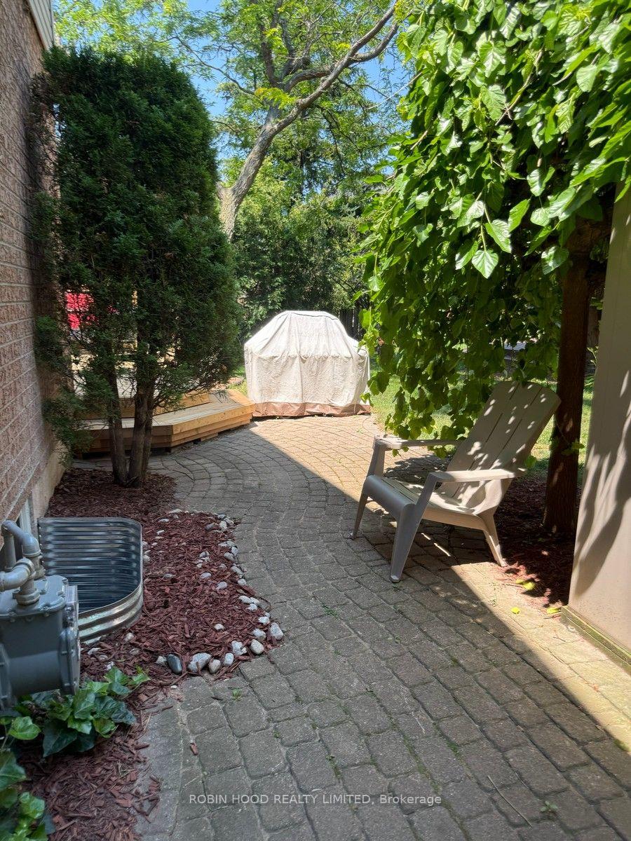Photo 10 of Unit 495, 495 Taylor Crescent, Burlington, Shoreacres — HOMEH