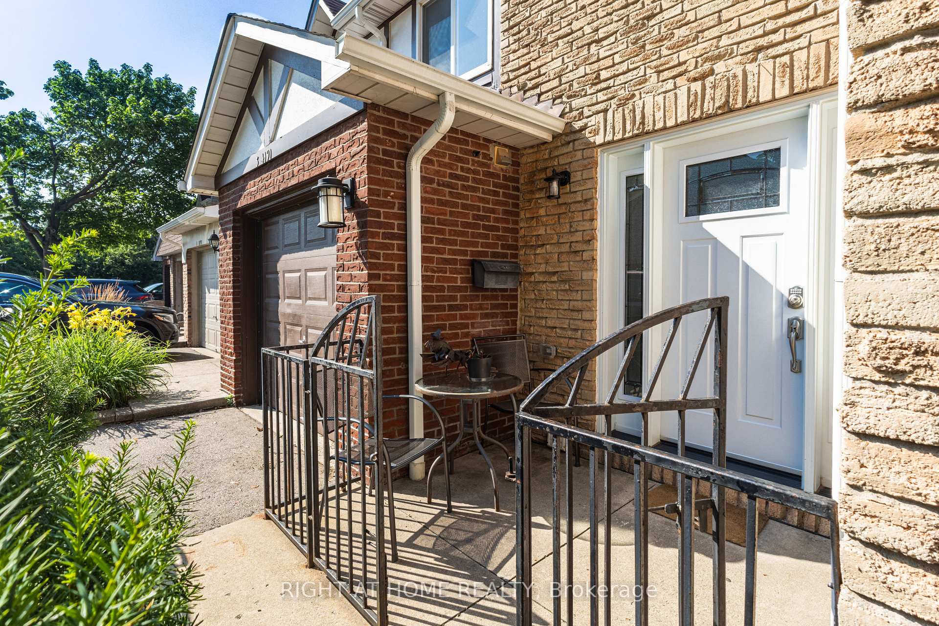 Photo 2 of Unit 2, 4191 Longmoor Drive, Burlington, Shoreacres — HOMEH