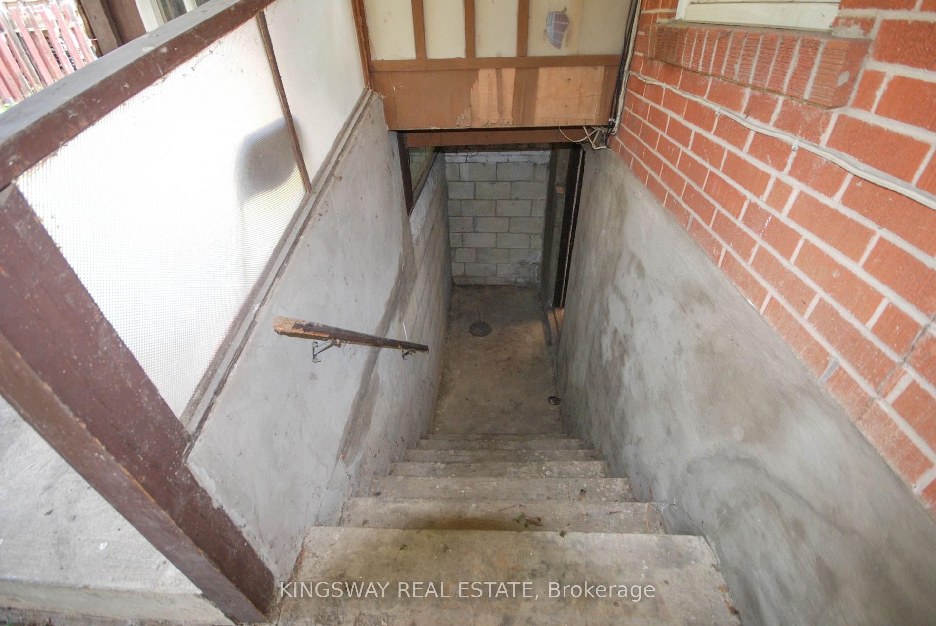 Photo 28 of 24 Archdekin Drive, Brampton, Madoc — HOMEH