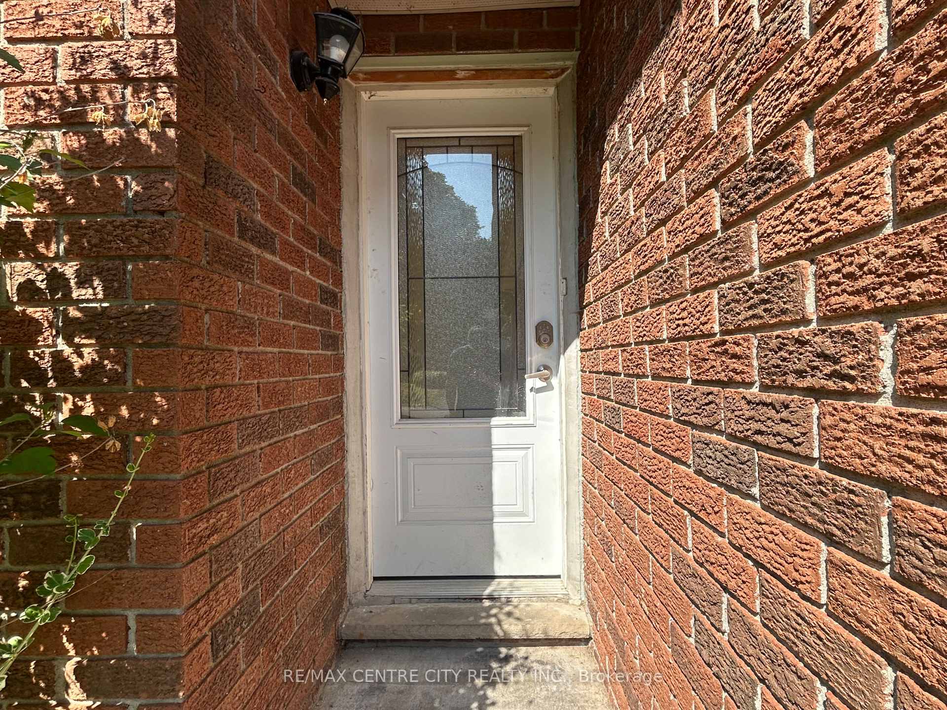 Photo 3 of 67 Walmer Gardens, London, North K — HOMEH