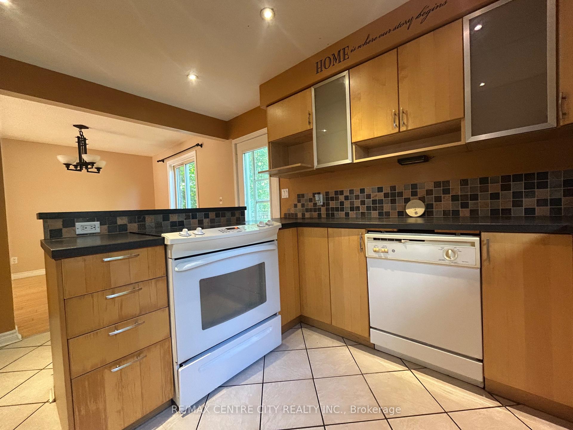 Photo 10 of 67 Walmer Gardens, London, North K — HOMEH
