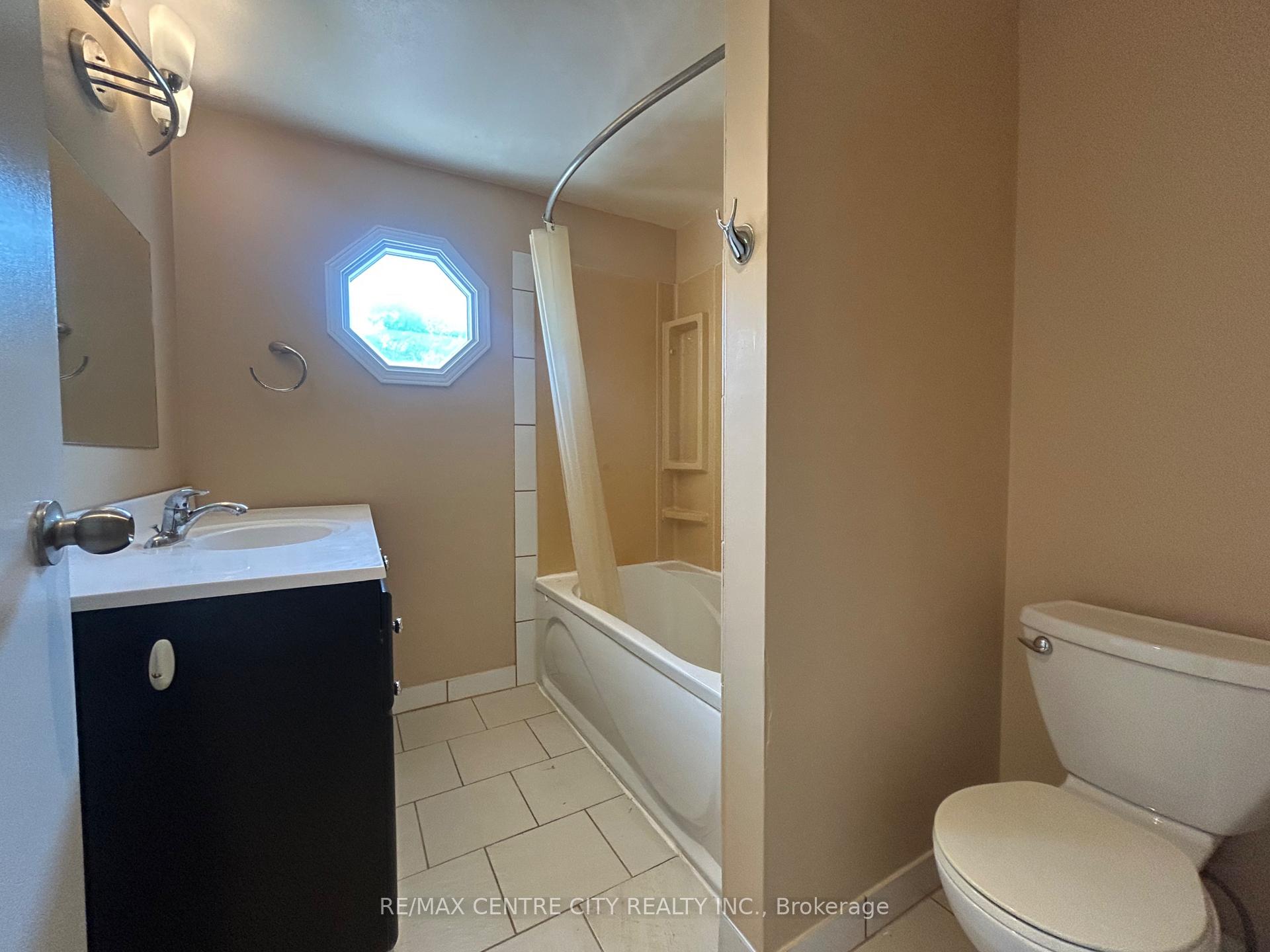 Photo 18 of 67 Walmer Gardens, London, North K — HOMEH