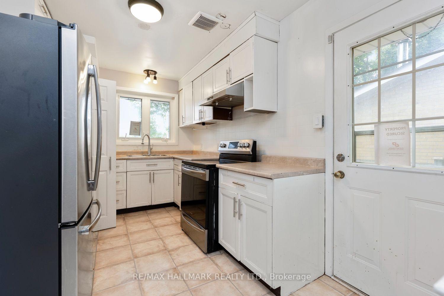 Photo 8 of 26 Flowertown Avenue, Brampton, Northwood Park — HOMEH
