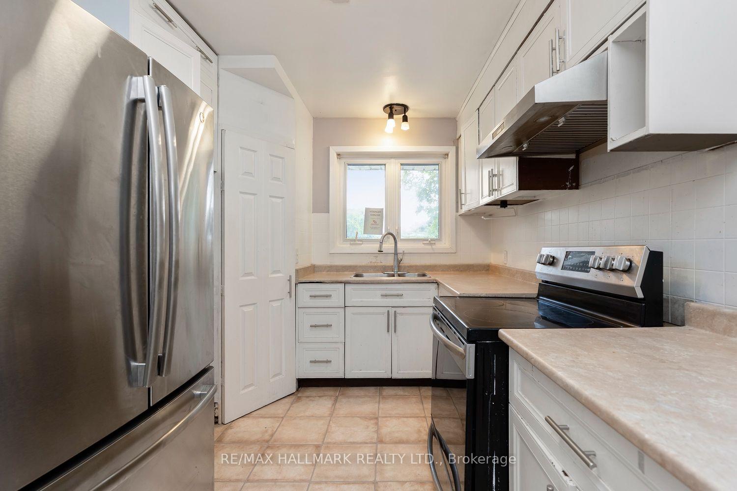 Photo 9 of 26 Flowertown Avenue, Brampton, Northwood Park — HOMEH