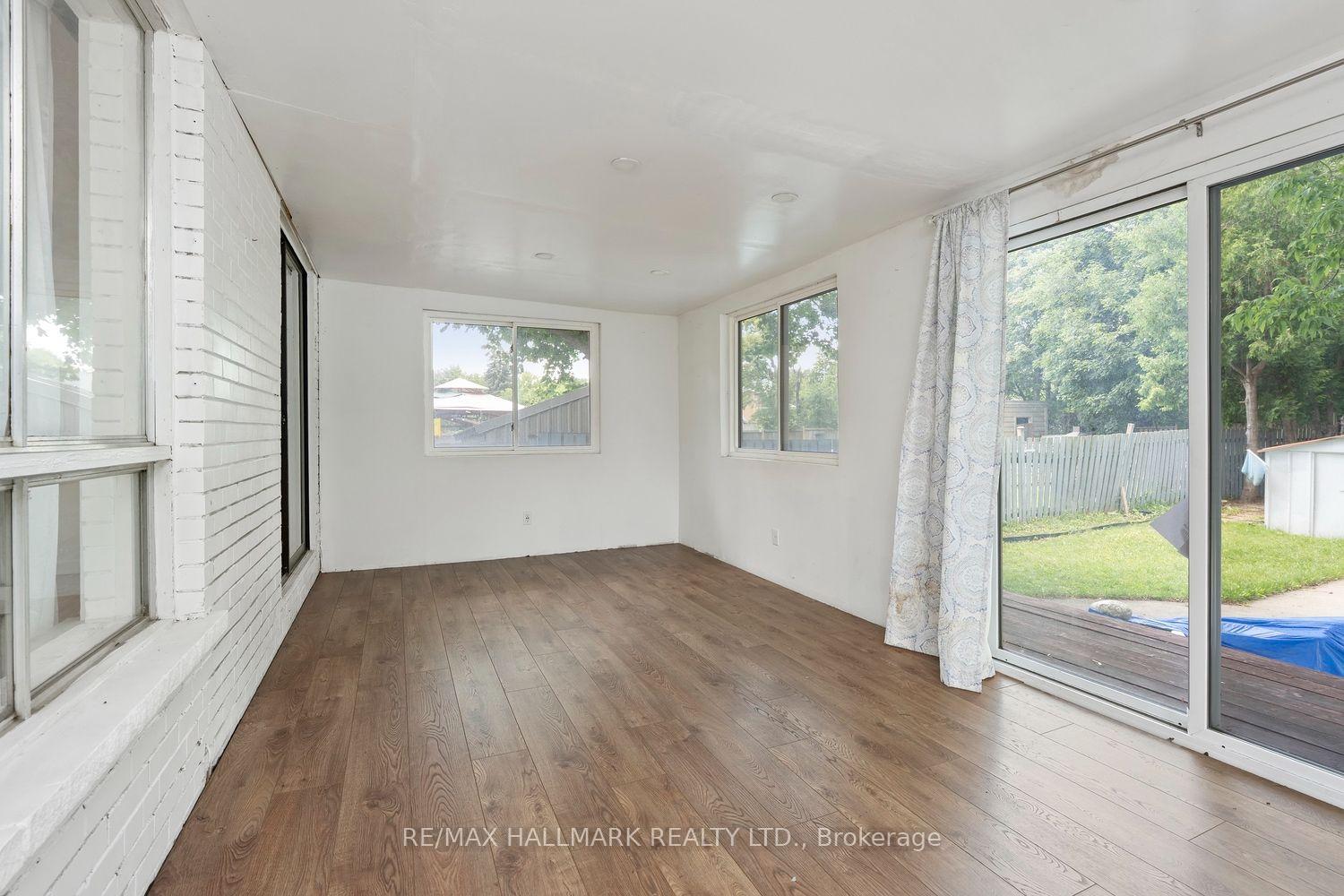 Photo 12 of 26 Flowertown Avenue, Brampton, Northwood Park — HOMEH