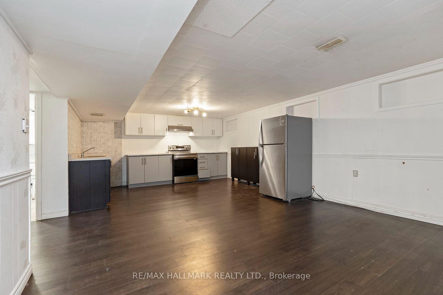 Photo 13 of 26 Flowertown Avenue, Brampton, Northwood Park — HOMEH