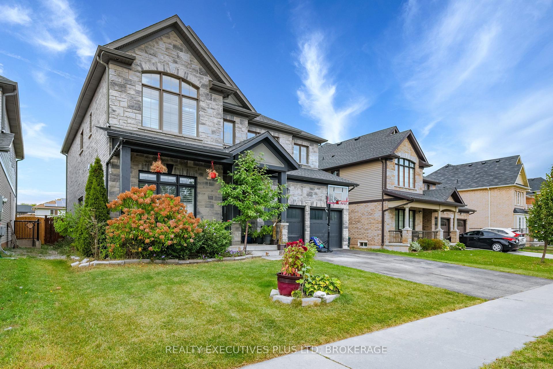 Photo 2 of 9211 Tallgrass Avenue, Niagara Falls, Lyons Creek — HOMEH
