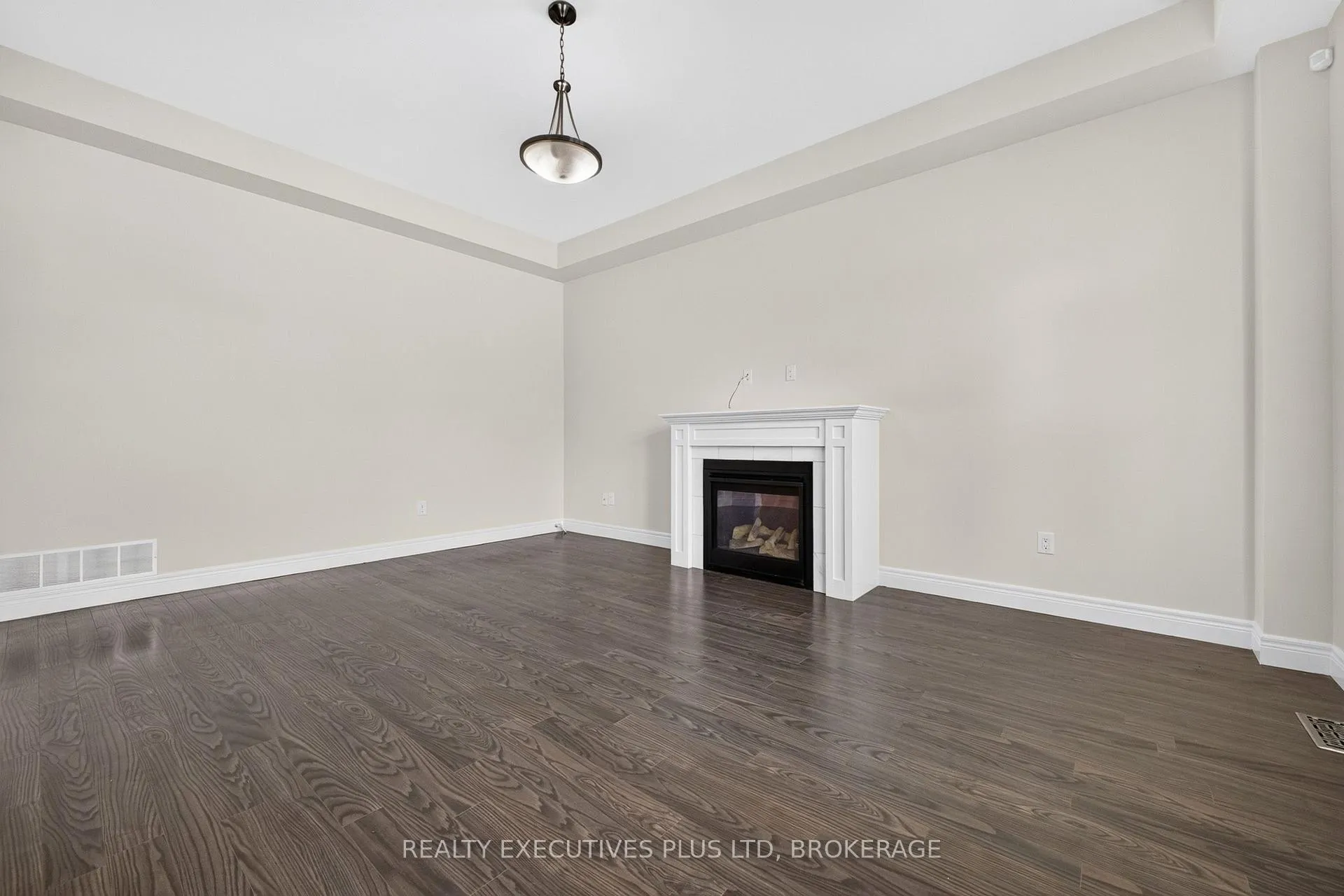 Photo 5 of 9211 Tallgrass Avenue, Niagara Falls, Lyons Creek — HOMEH