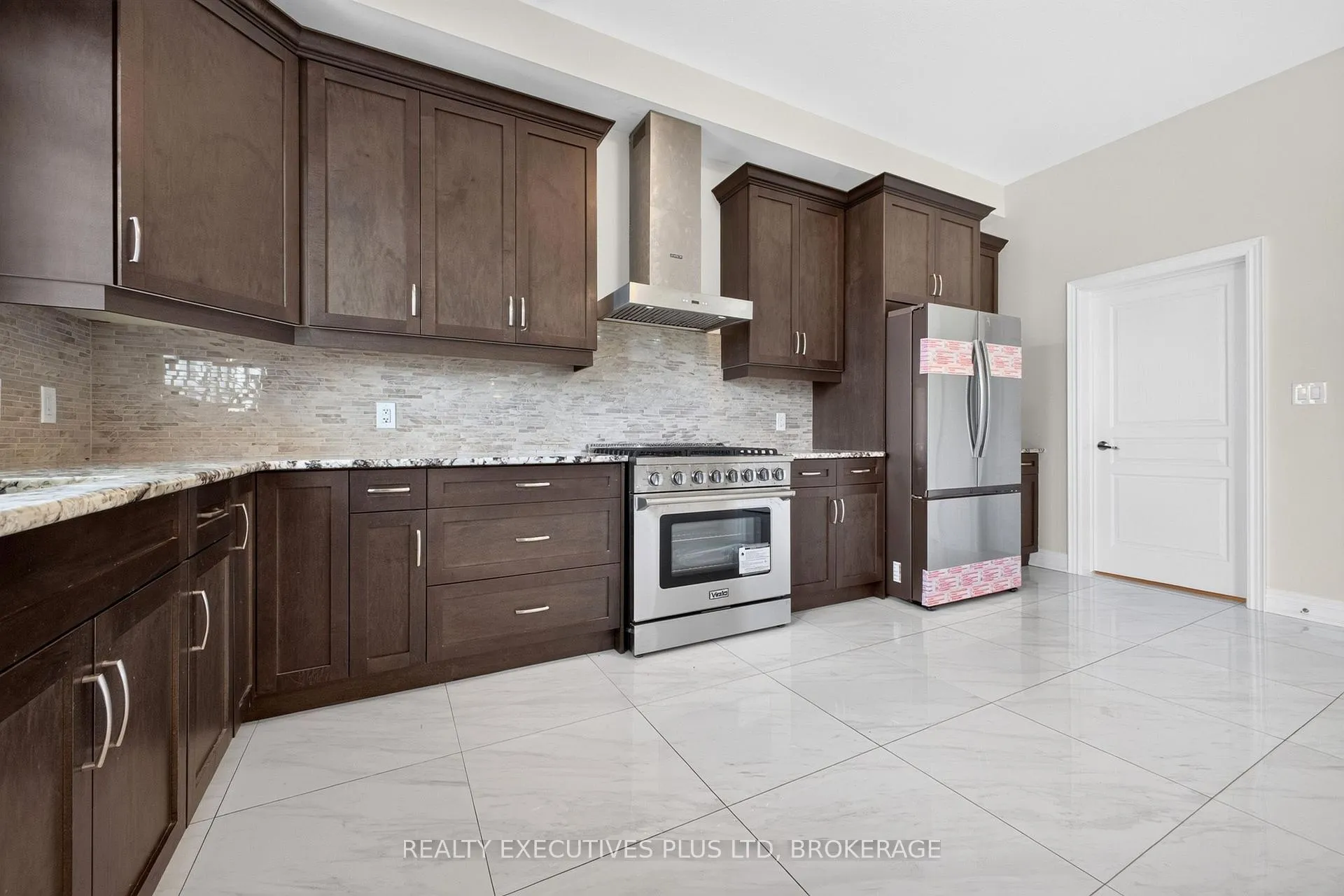 Photo 15 of 9211 Tallgrass Avenue, Niagara Falls, Lyons Creek — HOMEH
