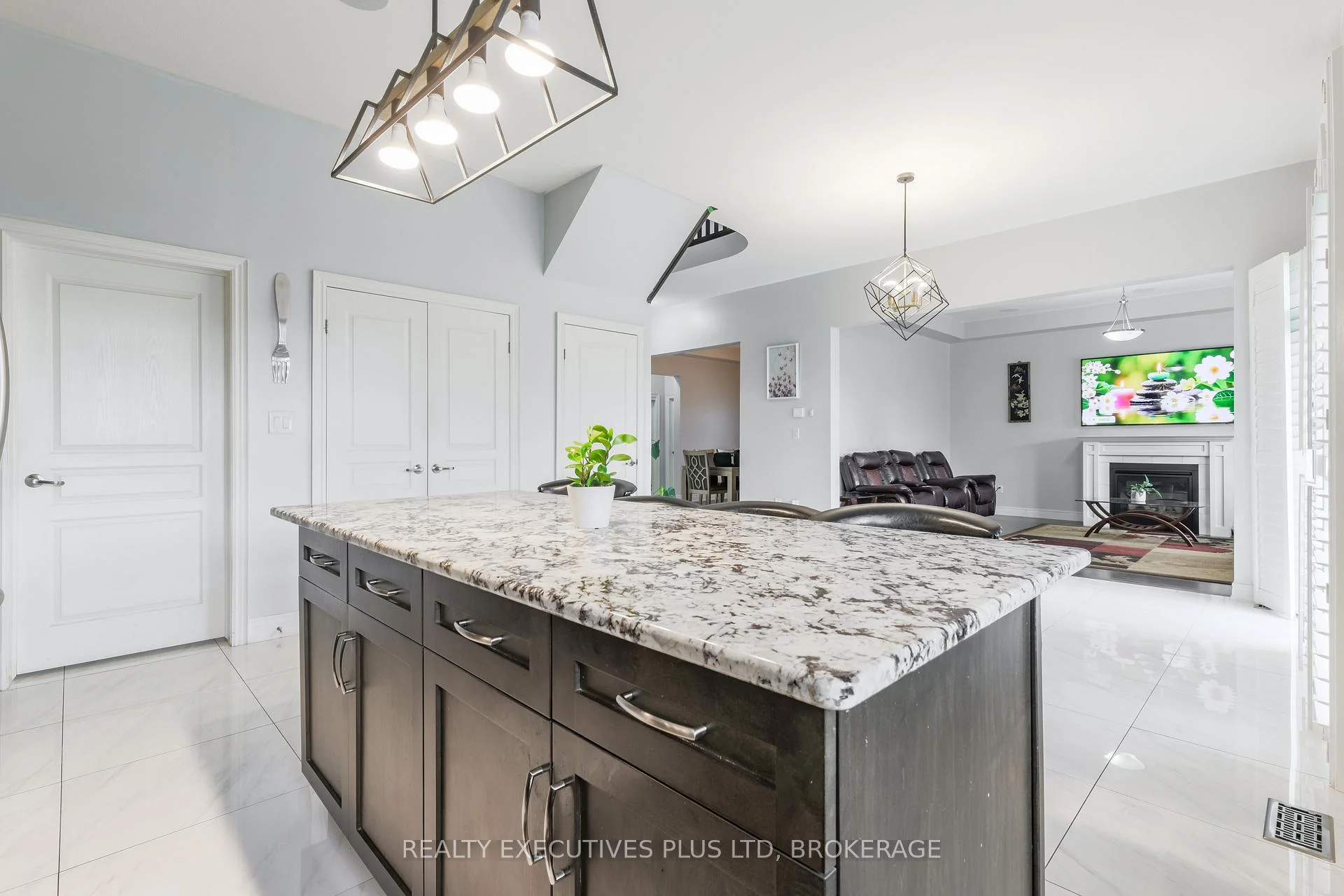 Photo 12 of 9211 Tallgrass Avenue, Niagara Falls, Lyons Creek — HOMEH