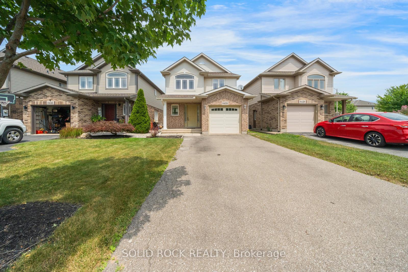 Photo 1 of 8435 Kelsey Crescent, Niagara Falls, Forestview — HOMEH
