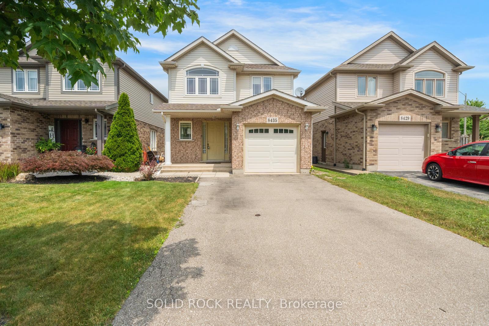 Photo 2 of 8435 Kelsey Crescent, Niagara Falls, Forestview — HOMEH