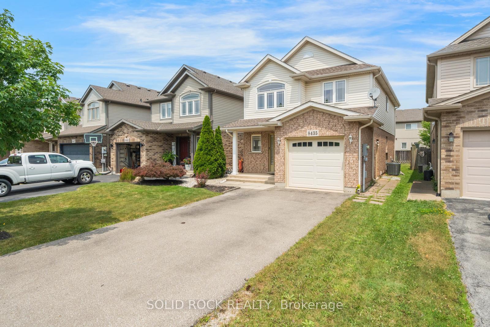 Photo 3 of 8435 Kelsey Crescent, Niagara Falls, Forestview — HOMEH