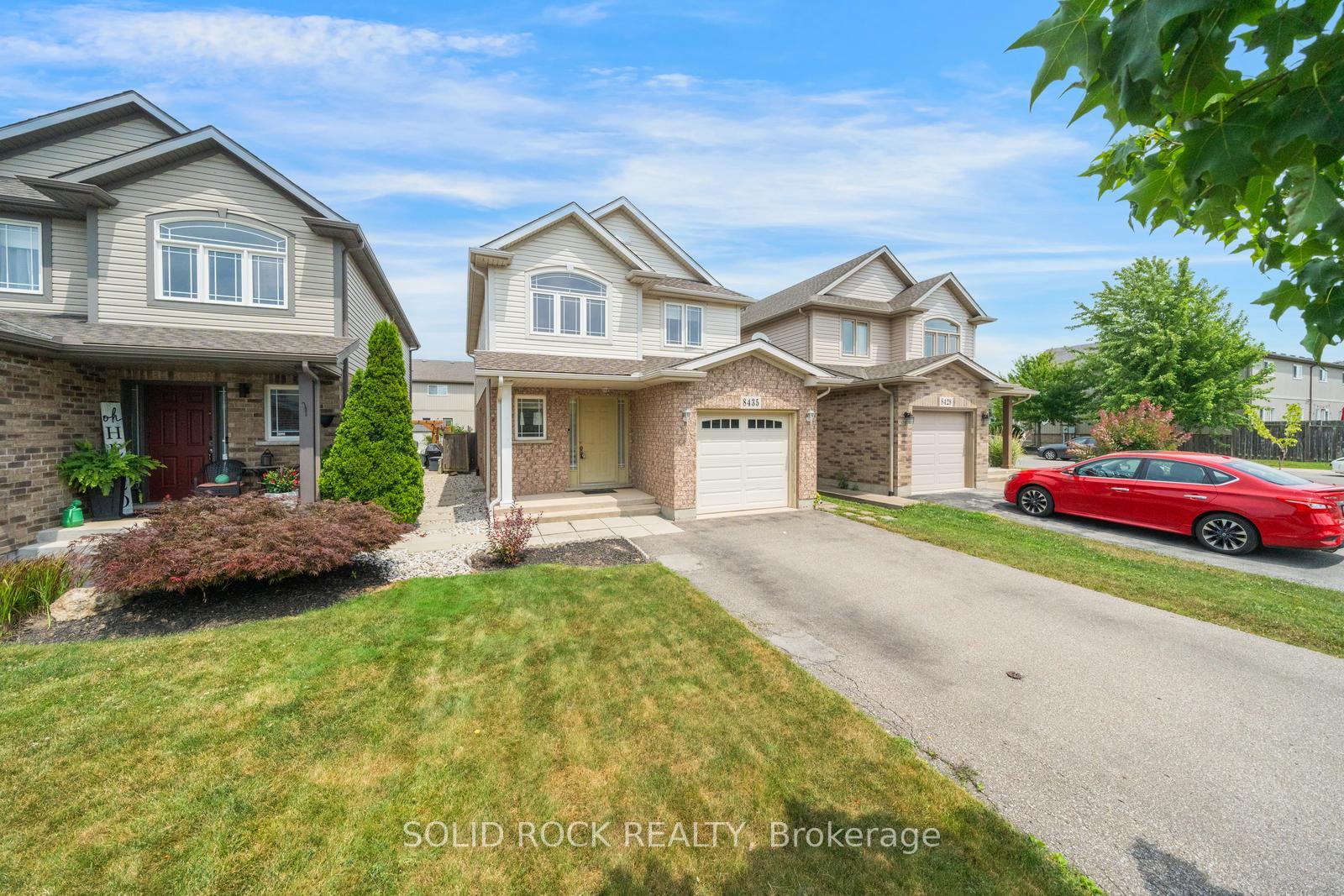 Photo 4 of 8435 Kelsey Crescent, Niagara Falls, Forestview — HOMEH