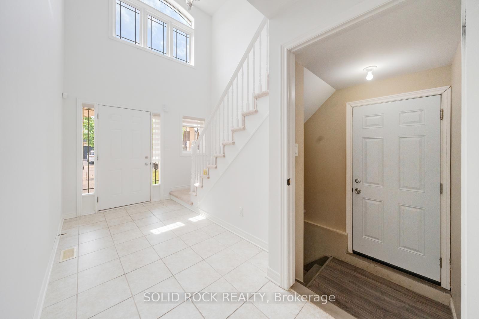 Photo 8 of 8435 Kelsey Crescent, Niagara Falls, Forestview — HOMEH