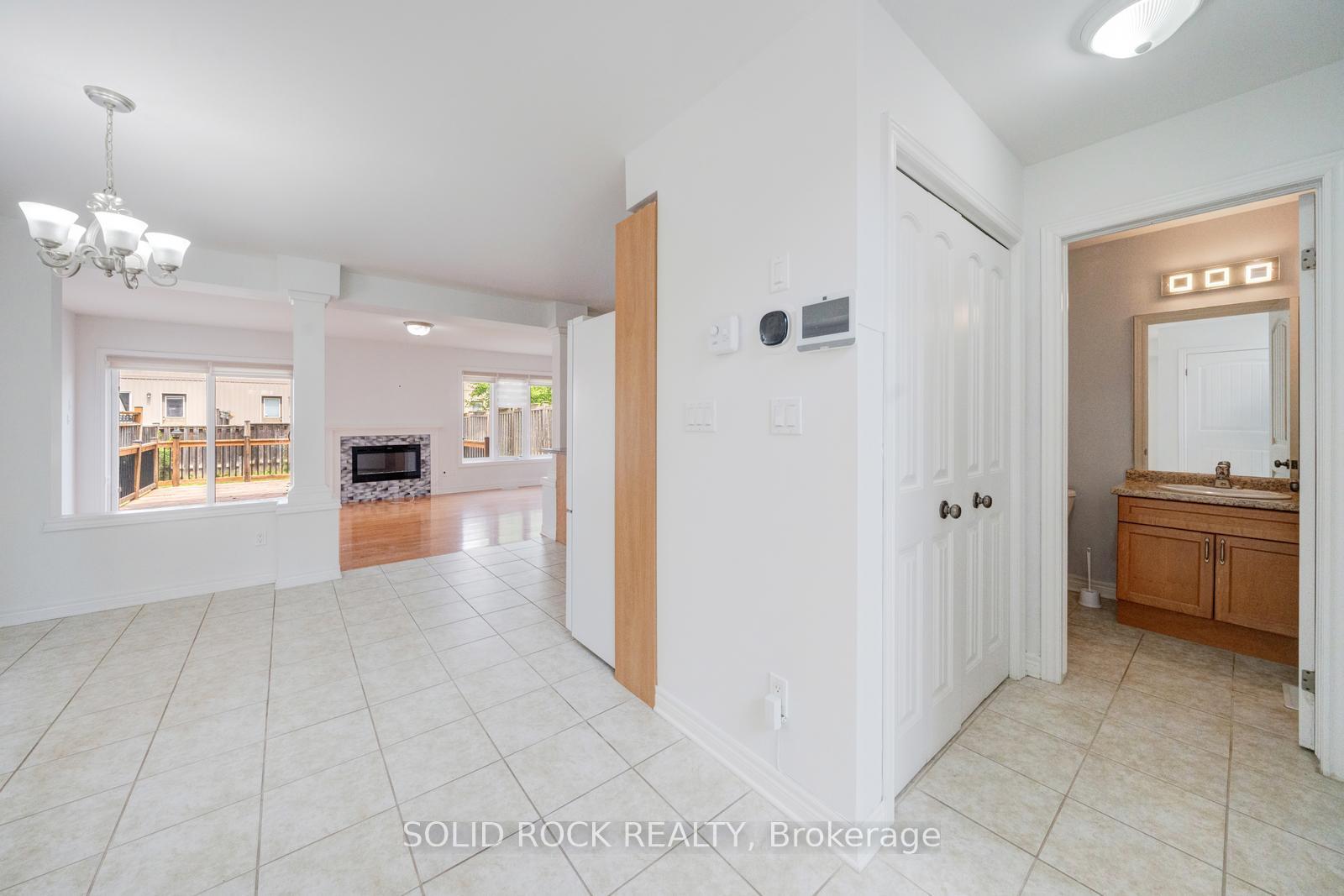 Photo 10 of 8435 Kelsey Crescent, Niagara Falls, Forestview — HOMEH
