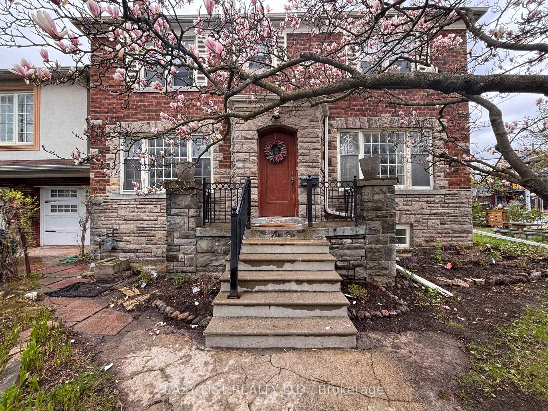 Photo 29 of 205 Ridley Boulevard, Toronto, Bedford Park-Nortown — HOMEH