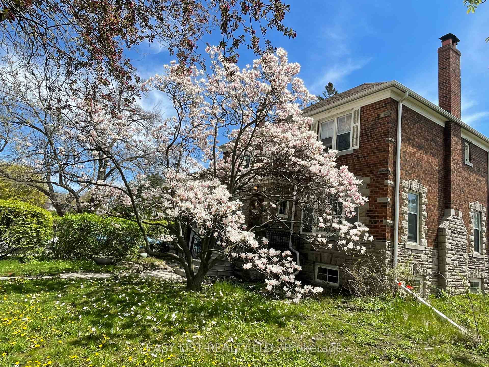 Photo 33 of 205 Ridley Boulevard, Toronto, Bedford Park-Nortown — HOMEH