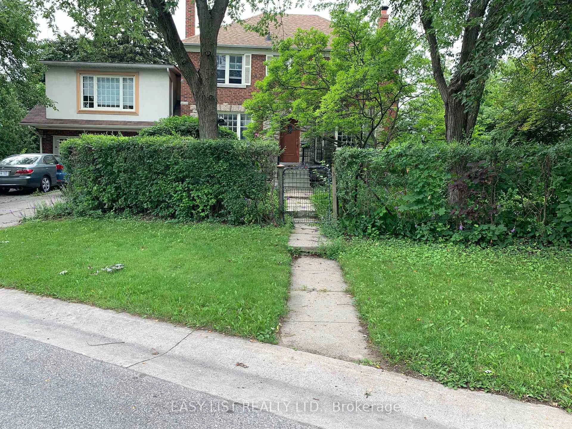 Photo 3 of 205 Ridley Boulevard, Toronto, Bedford Park-Nortown — HOMEH