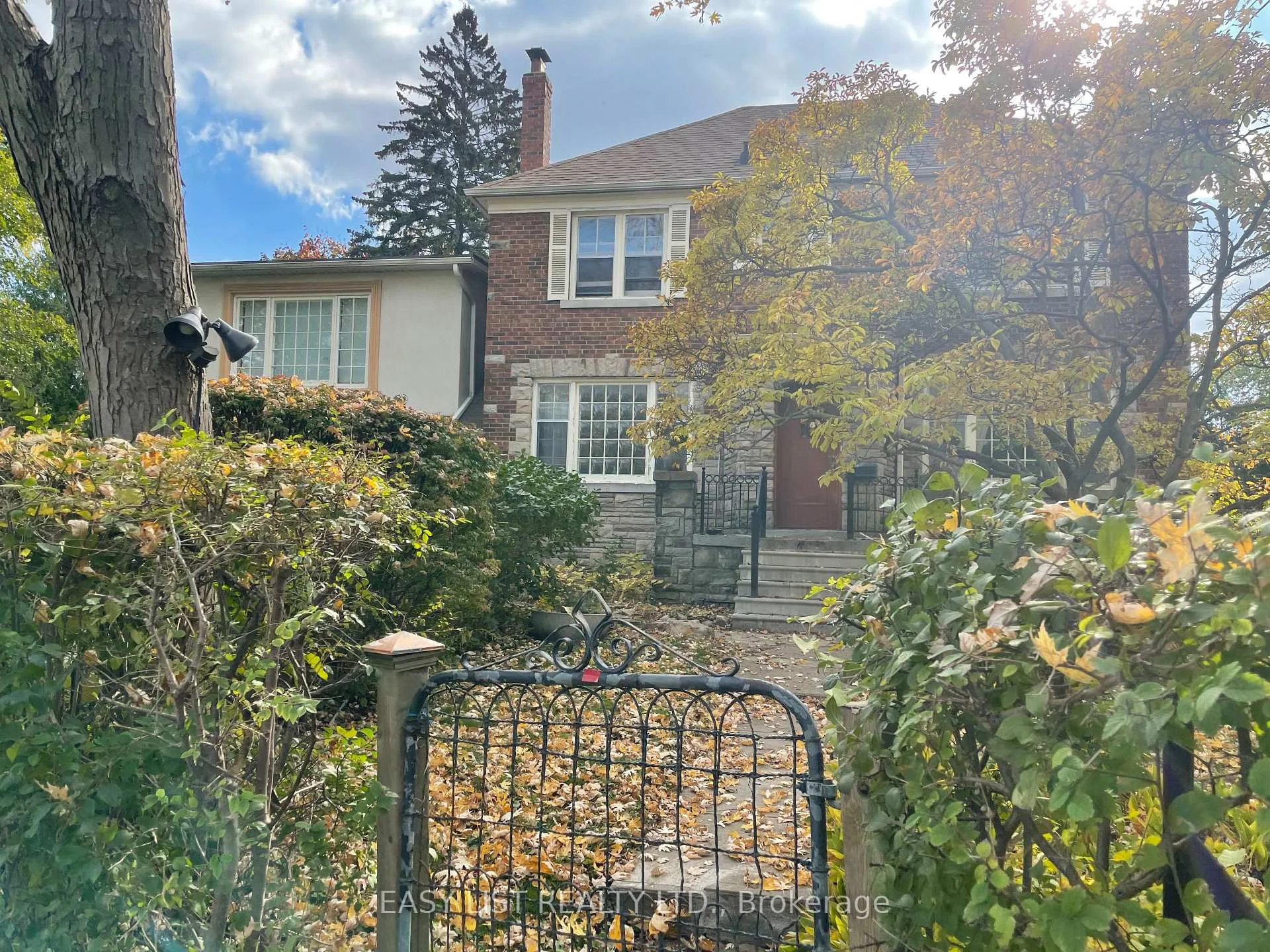 Photo 15 of 205 Ridley Boulevard, Toronto, Bedford Park-Nortown — HOMEH